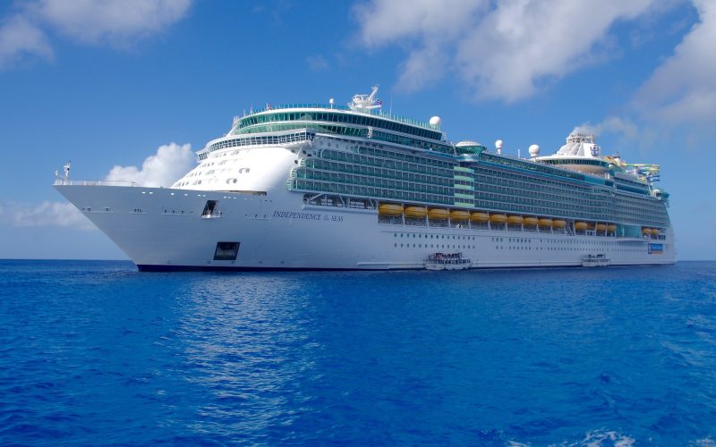 Independence of the Seas Cruise ship Independence of the Seas vs Freedom of the Seas